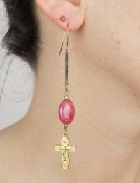 Single Ohrring Rosenquarz Kreuz Gold